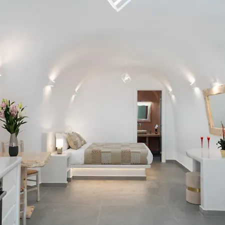 Villa New Yiota Collection 4 & 4 Prive Jacuzzi Megalochori (Santorini)