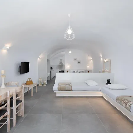 New Yiota Collection 4 & 4 Prive Jacuzzi Megalochori (Santorini)