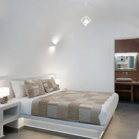 Villa New Yiota Collection 4 & 4 Prive Jacuzzi Megalochori (Santorini)