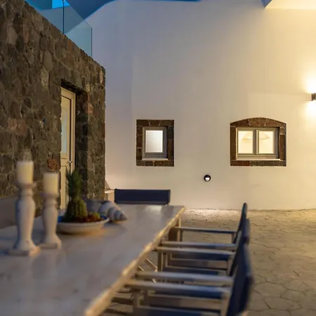 Villa New Yiota Collection 4 & 4 Prive Jacuzzi Megalochori (Santorini)