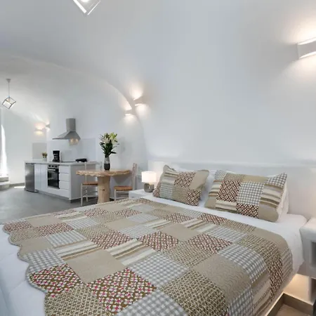 New Yiota Collection 4 & 4 Prive Jacuzzi * Megalochori (Santorini)