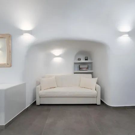 New Yiota Collection 4 & 4 Prive Jacuzzi Megalochori (Santorini)