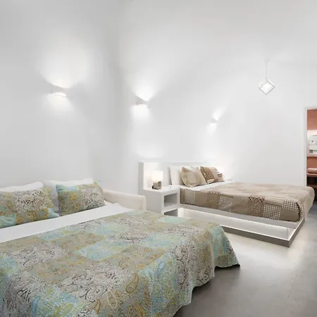 Villa New Yiota Collection 4 & 4 Prive Jacuzzi Megalochori (Santorini)