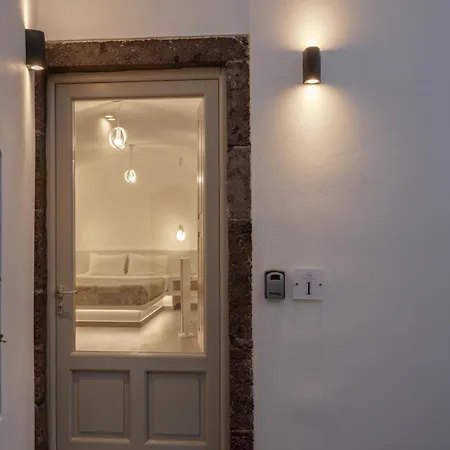 New Yiota Collection 4 & 4 Prive Jacuzzi Megalochori (Santorini)