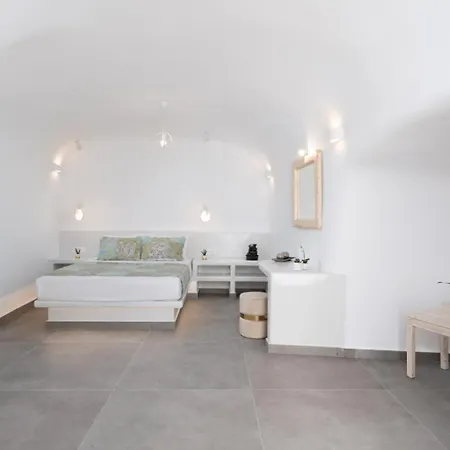 New Yiota Collection 3 & 3 Prive Jacuzzi Megalochori (Santorini)