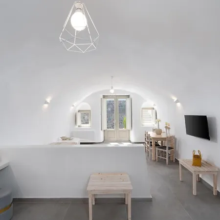 New Yiota Collection 4 & 4 Prive Jacuzzi Megalochori (Santorini)