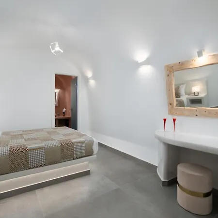 New Yiota Collection 4 & 4 Prive Jacuzzi Megalochori (Santorini)