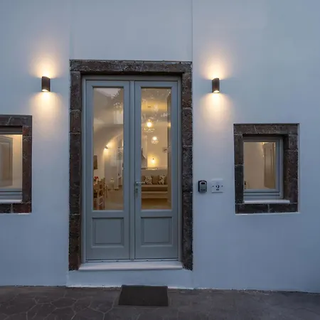 New Yiota Collection 4 & 4 Prive Jacuzzi Megalochori (Santorini)