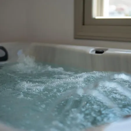 New Yiota Collection 4 & 4 Prive Jacuzzi Villa