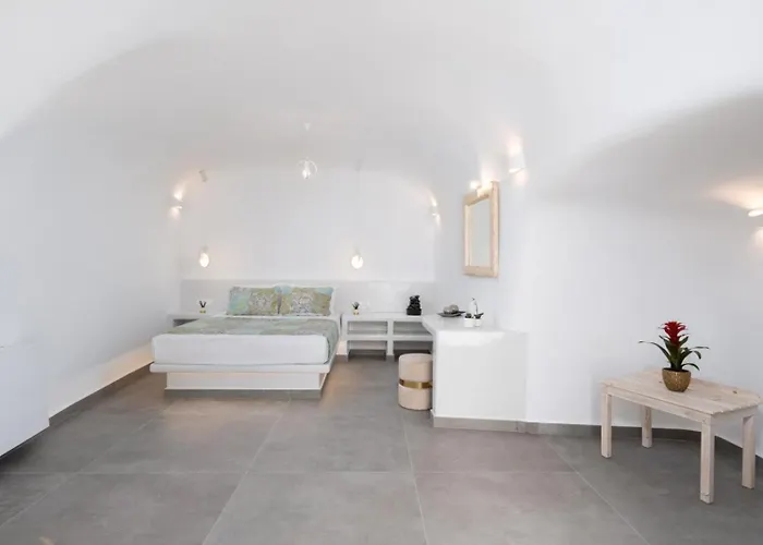 New Yiota Collection 4 & 4 Prive Jacuzzi Megalochori (Santorini)