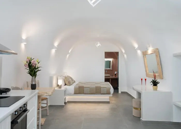 Villa New Yiota Collection 4 & 4 Prive Jacuzzi Megalochori (Santorini)