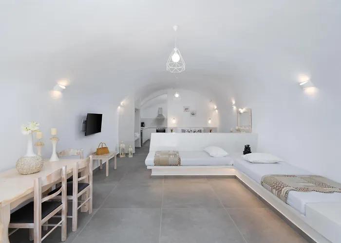 New Yiota Collection 4 & 4 Prive Jacuzzi Megalochori (Santorini)