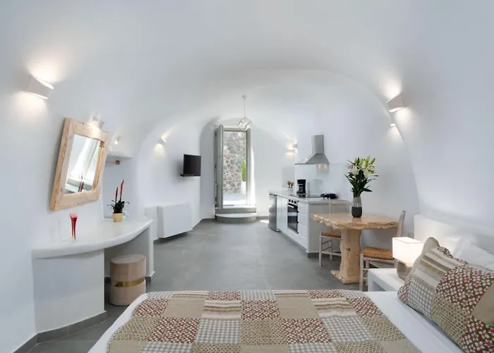 New Yiota Collection 4 & 4 Prive Jacuzzi Megalochori (Santorini)