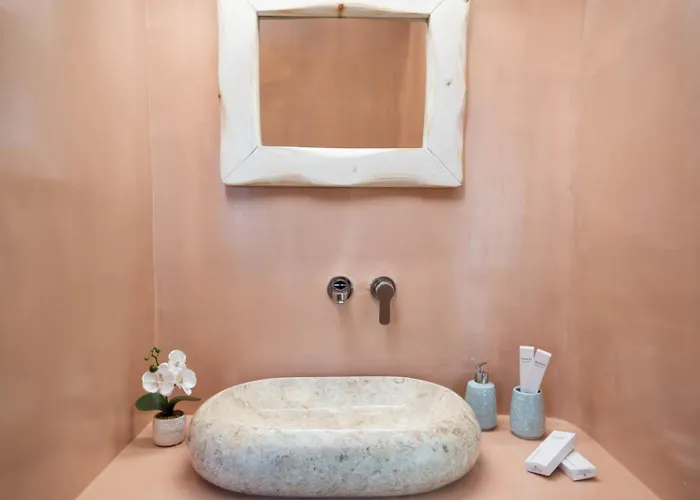 New Yiota Collection 4 & 4 Prive Jacuzzi *