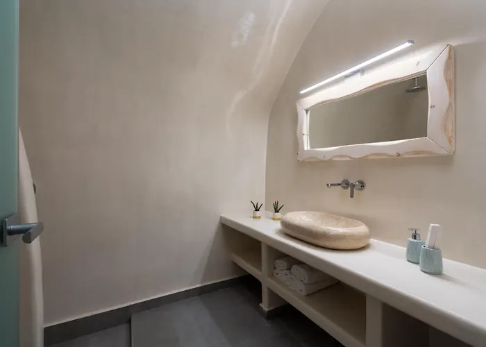 New Yiota Collection 4 & 4 Prive Jacuzzi *