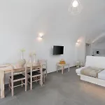 New Yiota Collection 4 & 4 Prive Jacuzzi Villa Megalokori