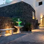 New Yiota Collection 4 & 4 Prive Jacuzzi Megalokori