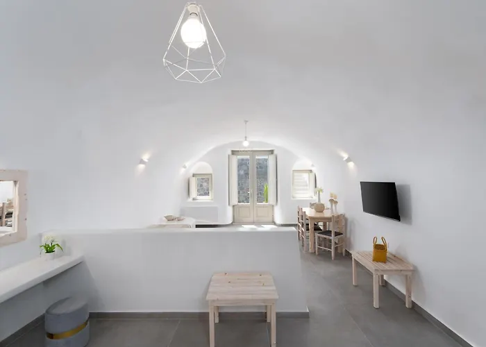 New Yiota Collection 4 & 4 Prive Jacuzzi Megalochori (Santorini)