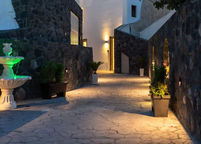 New Yiota Collection 4 & 4 Prive Jacuzzi *