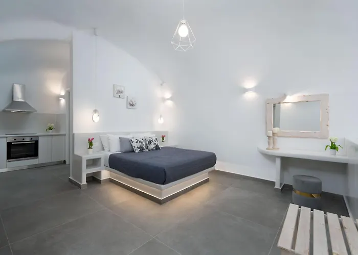 Villa New Yiota Collection 4 & 4 Prive Jacuzzi Megalochori (Santorini)