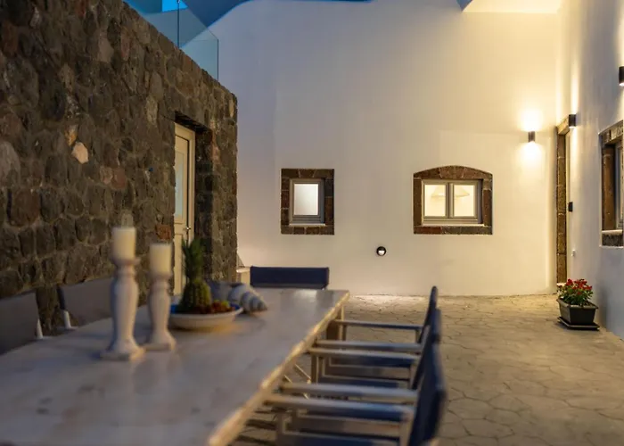 New Yiota Collection 4 & 4 Prive Jacuzzi Megalochori (Santorini)