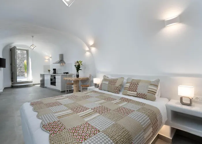 New Yiota Collection 4 & 4 Prive Jacuzzi * Megalochori (Santorini)