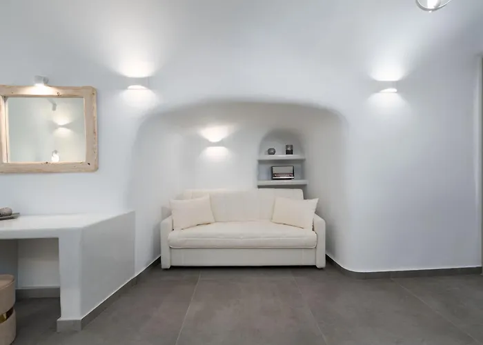 New Yiota Collection 4 & 4 Prive Jacuzzi Megalochori (Santorini)