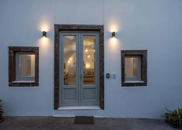 New Yiota Collection 4 & 4 Prive Jacuzzi Megalochori (Santorini)