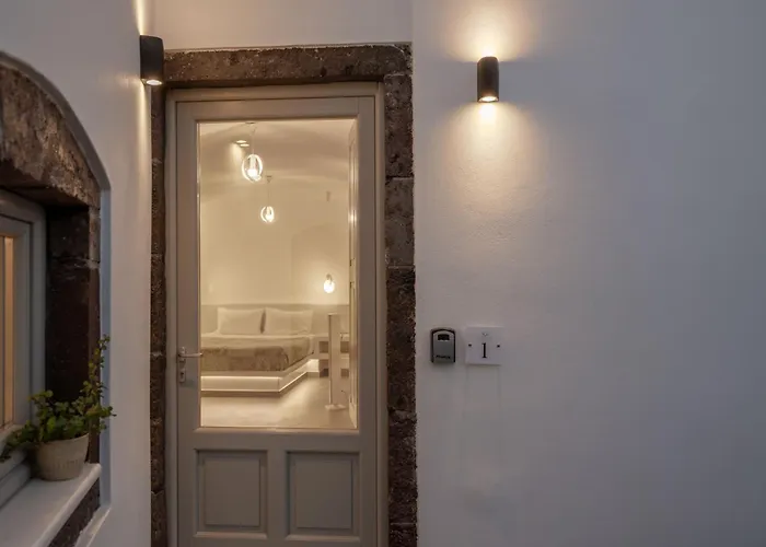 New Yiota Collection 4 & 4 Prive Jacuzzi Megalochori (Santorini)