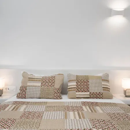 New Yiota Collection 4 & 4 Prive Jacuzzi Willa Megalochori (Santorini)